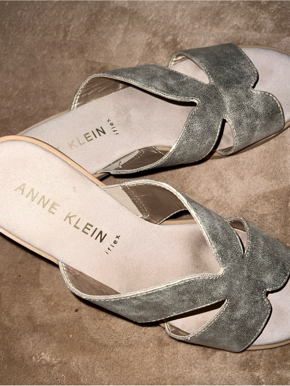 Anne Klein iFlex AKTANIA Gold Metallic Slide Sandals Women’s Size 9.5 Pre-Loved
